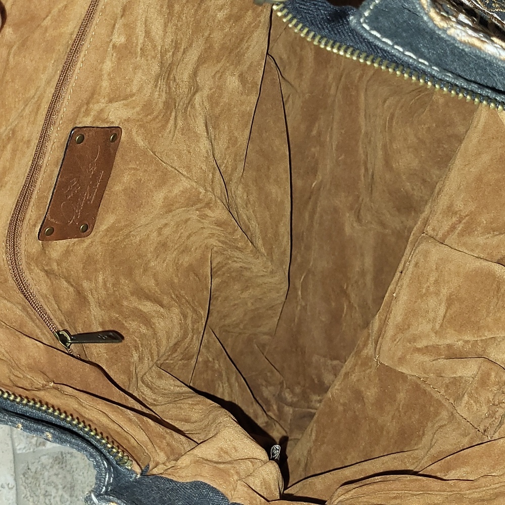 ✔️ Patricia Nash Leather & Embroidered Tote in Brown/Cream and Black/Dark Blue - Picture 10 of 11